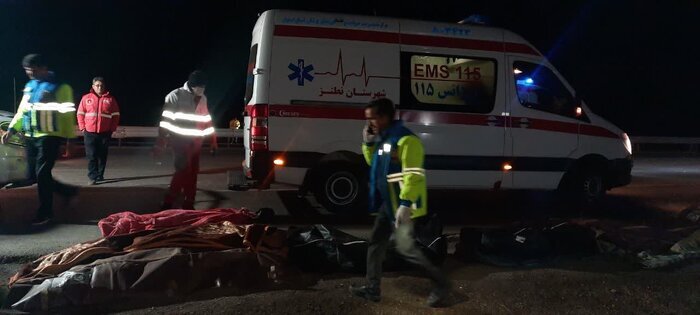 فاجعه در اصفهان ؛ واژگونی اتوبوس مسافری با ۲۲ قربانی و مصدوم + تصاویر
