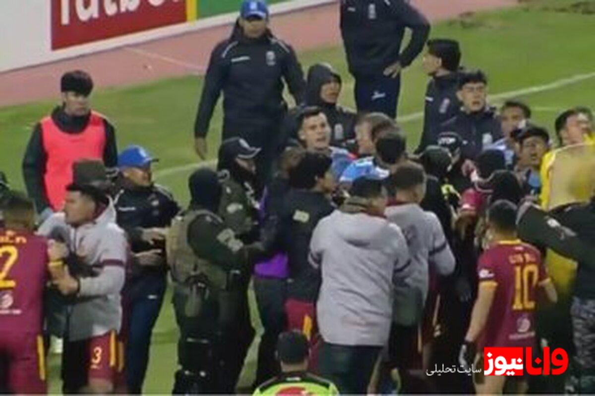 گاز اشک‌آور و تداخل پلیس در دیدار بلومینگ و رئال اورورو