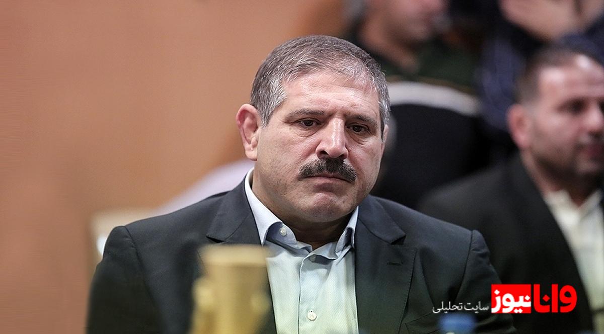 عباس جدیدی با کلاشینکف و جلیقه جنگی در خیابان‌های تهران به دنبال شکار دشمن+عکس