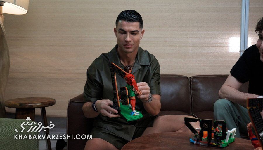 کریستیانو رونالدو در حال ساخت لگوی خودش