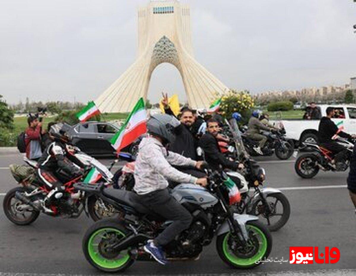 حضور کم‌سابقه بیش از ۵۰۰ موتور و خودرو در کاروان وحدت و اقتدار/ وحدت ملی را به نمایش گذاشتیم