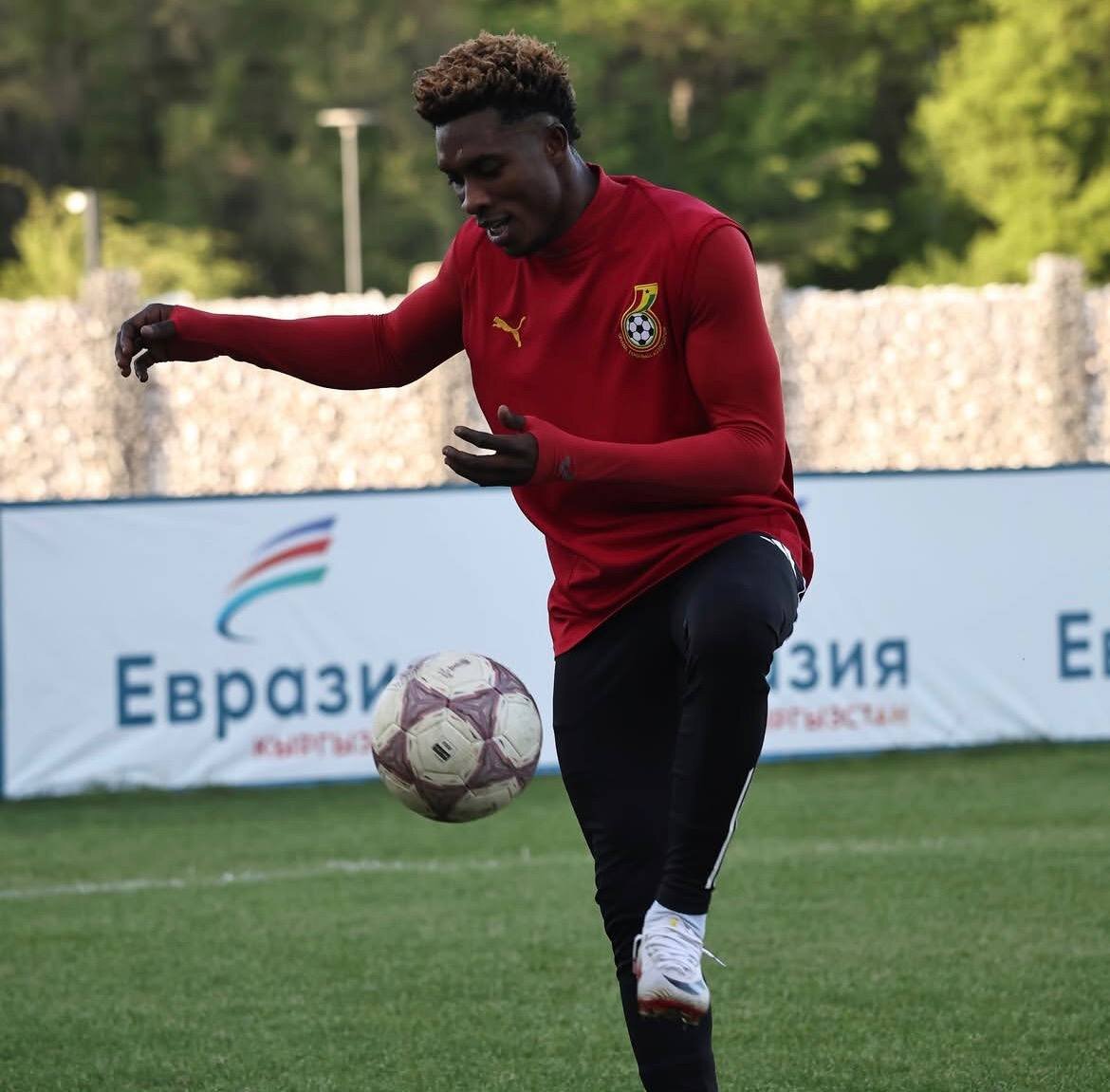 عکس | ستاره استقلالی با لباس غنا به فوتبال برگشت!