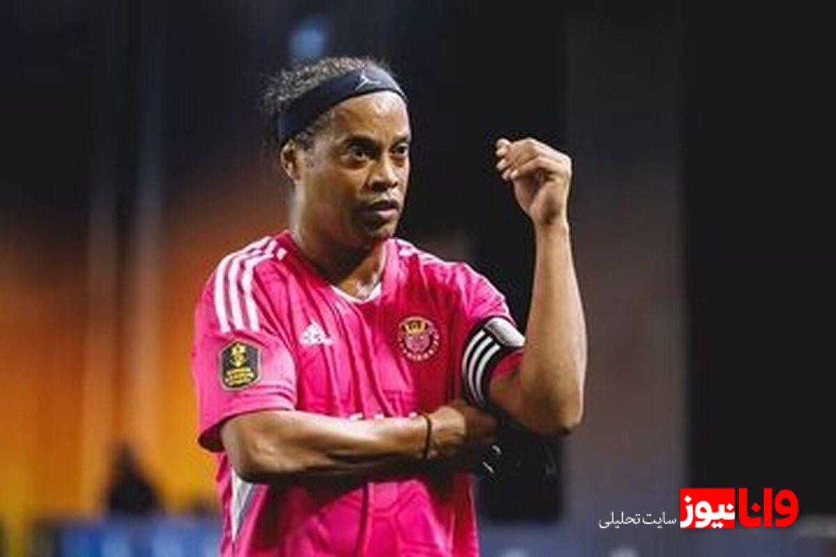 یامال و ستاره‌های بارسلونا با لباس رونالدینیو در نیوکمپ+عکس