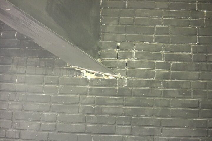 خسارت وارده به سالن ایرانیان وزنه&zwnj;برداری پس از بمباران + عکس