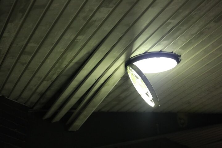 خسارت وارده به سالن ایرانیان وزنه&zwnj;برداری پس از بمباران + عکس