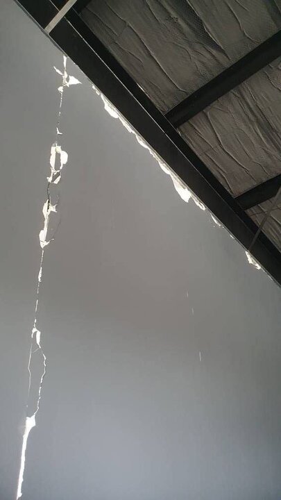 خسارت وارده به سالن ایرانیان وزنه&zwnj;برداری پس از بمباران + عکس