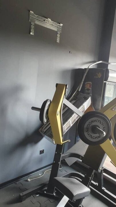 خسارت وارده به سالن ایرانیان وزنه&zwnj;برداری پس از بمباران + عکس