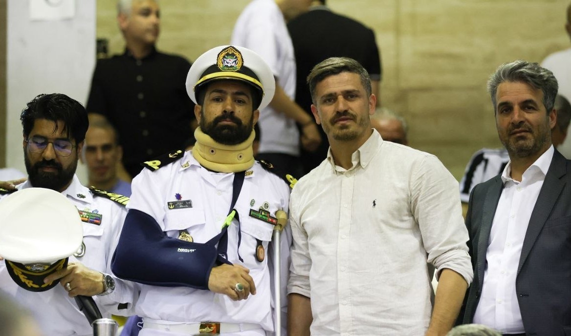 عکس | وریا غفوری در کنار یکی از بازمانده&zwnj;های ناو شکن دنا