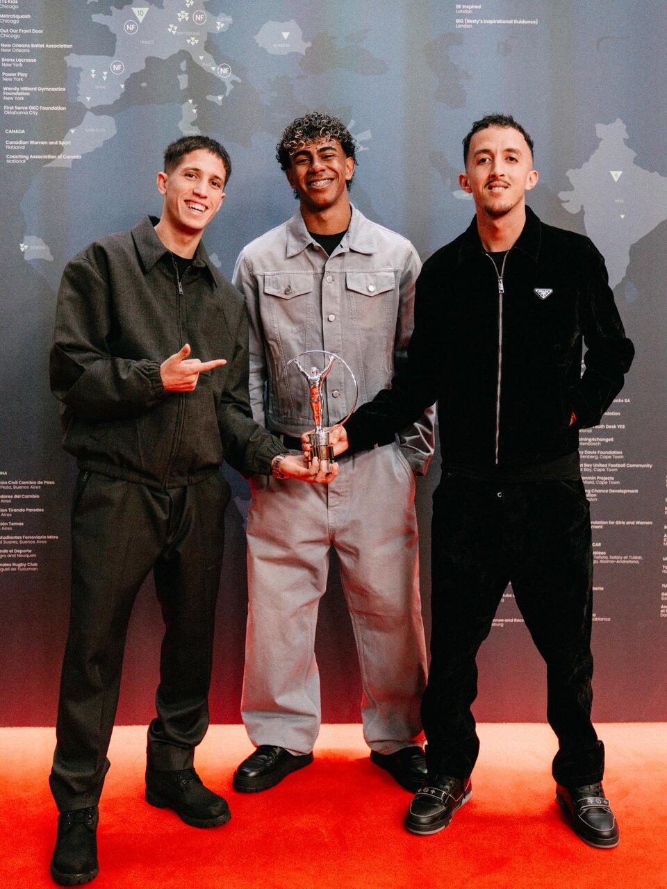 عکس | یامال جایزه ویژه را با مک&zwnj;دونالد جشن گرفت!