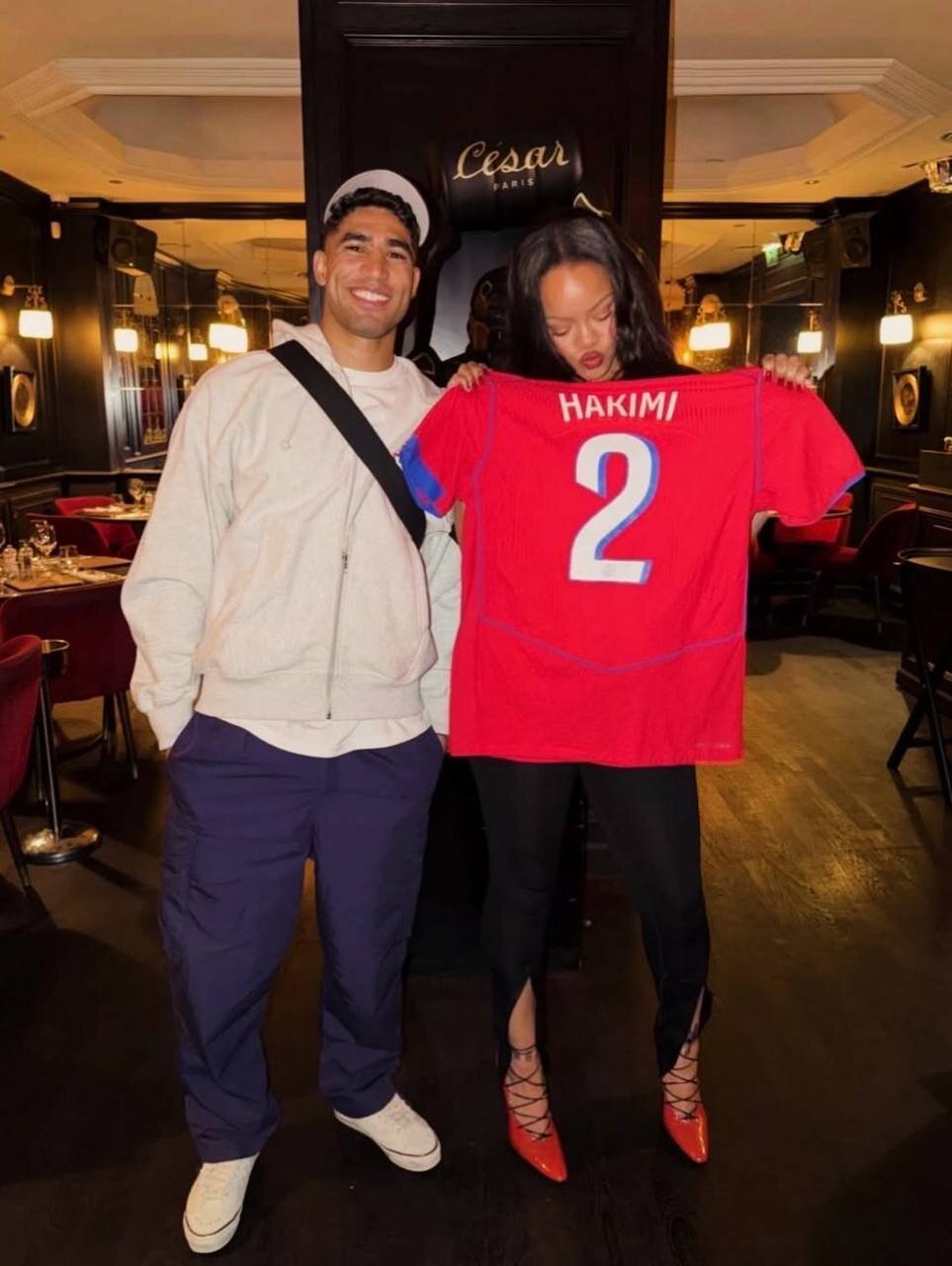 عکس | هدیه ویژه ستاره پاریسی&zwnj;ها به ریحانا