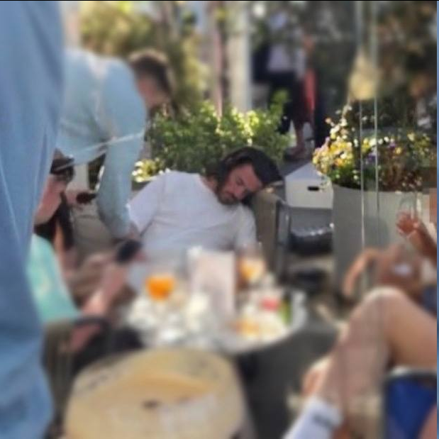 عکس 18+ | حال خراب بازیکن لیگ برتری پس از خوشگذرانی عجیب!