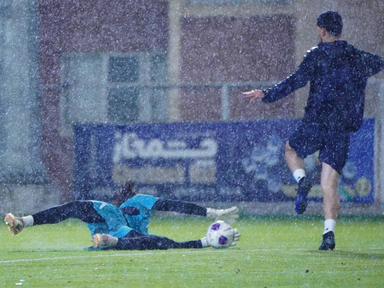 عکس | تمرین تیم ملی در عصر طوفانی تهران