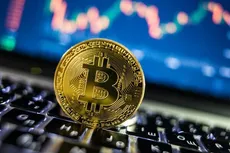 بیت‌کوین پس از شوک فدرال رزرو در کانال ۷۶ هزار دلار ماند؛ بازار ارز دیجیتال در انتظار حرکت بعدی