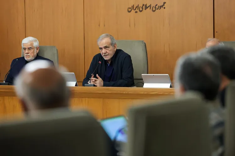 جزئیات جلسه هیئت دولت ۲۸ مرداد؛ وعده ۳۵۰۰ مگاوات برق، دستور پزشکیان برای دوغارون و مقابله با ماینرها