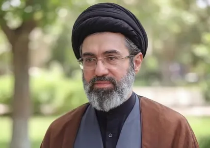 پیام مهم رهبر انقلاب در هفته دولت؛ حمایت صریح از پزشکیان و هشدار درباره دوگانه «جنگ یا مذاکره»