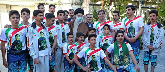 تصاویر | ورزشکارانی که از رهبر شهید انگشتر هدیه گرفتند