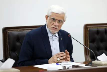 عارف: قالیباف قول داده «طرح مقابله با نفوذ» از دستور مجلس خارج شود؛ اختلاف دولت و مجلس بر سر یک طرح جنجالی
