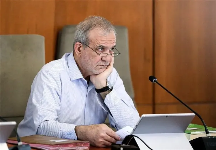 دولت پزشکیان رسماً مقابل طرح «مقابله با نفوذ» ایستاد؛ هشدار درباره مهاجرت نخبگان