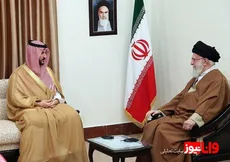عکسی از لحظه تقدیم پیام پادشاه عربستان به رهبر انقلاب توسط برادر محمد بن سلمان