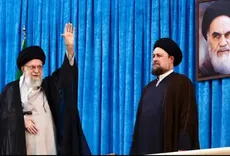 حضور حسن خمینی در مشهد برای مراسم تشییع رهبر شهید