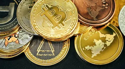 ریزش سنگین بیت‌کوین تا ۷۷ هزار دلار؛ ۴۸۸ میلیون دلار لیکوئید شد / تتر در ایران به مرز ۲۰۴ هزار تومان رسید
