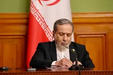اعتراف کم‌سابقه مقام ارشد آمریکا و واکنش عراقچی؛ چه بر سر مقر ناوگان پنجم در بحرین آمد؟