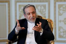 استیضاح عراقچی در سامانه مجلس ثبت شد؛ آیا وزیر خارجه در آستانه حضور در صحن است؟ / دولت همزمان درگیر سه وزارتخانه شد