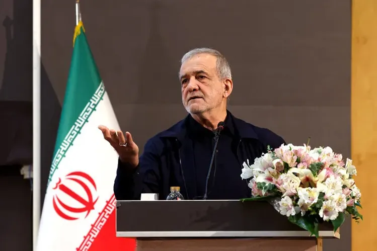 هشدار پزشکیان درباره عقب‌ماندگی آموزشی؛ ساخت ۱۰ مجتمع بزرگ در تهران آغاز شد