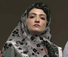 درخشش گلاره عباسی در «بامداد خمار»؛ نزهت چگونه با یک سکانس فصل دوم را تصاحب کرد؟