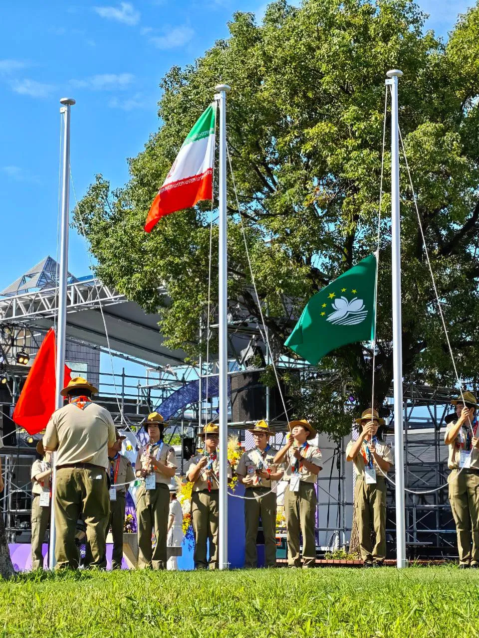 پرچم ایران در دهکده بازیهای آسیایی آیچی–ناگویا به اهتزاز درآمد/ هدیه فرهنگی به شهردار دهکده بازیهای آسیایی + عکس