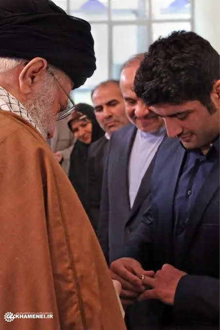 تصاویر | ورزشکارانی که از رهبر شهید انگشتر هدیه گرفتند