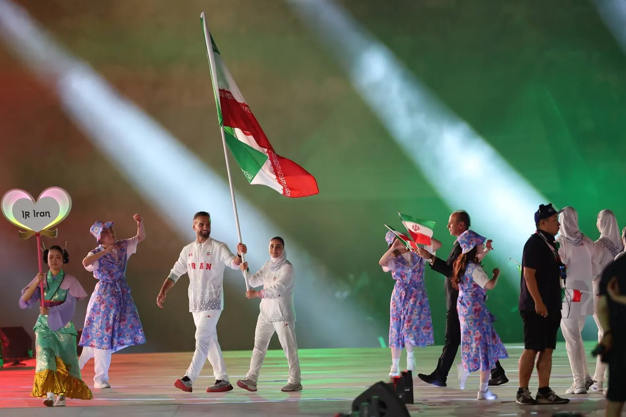 اهتزاز پرچم ایران در کشور ساموراییها/ رژه باشکوه کاروان ایران در افتتاحیه آیچی-ناگویا