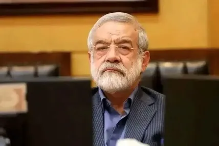 حمله تند کامران غضنفری به پزشکیان و قالیباف؛ «می‌خواهند مردم را برای صلح ذلت‌بار آماده کنند» / اختلاف بر سر مذاکره با آمریکا بالا گرفت