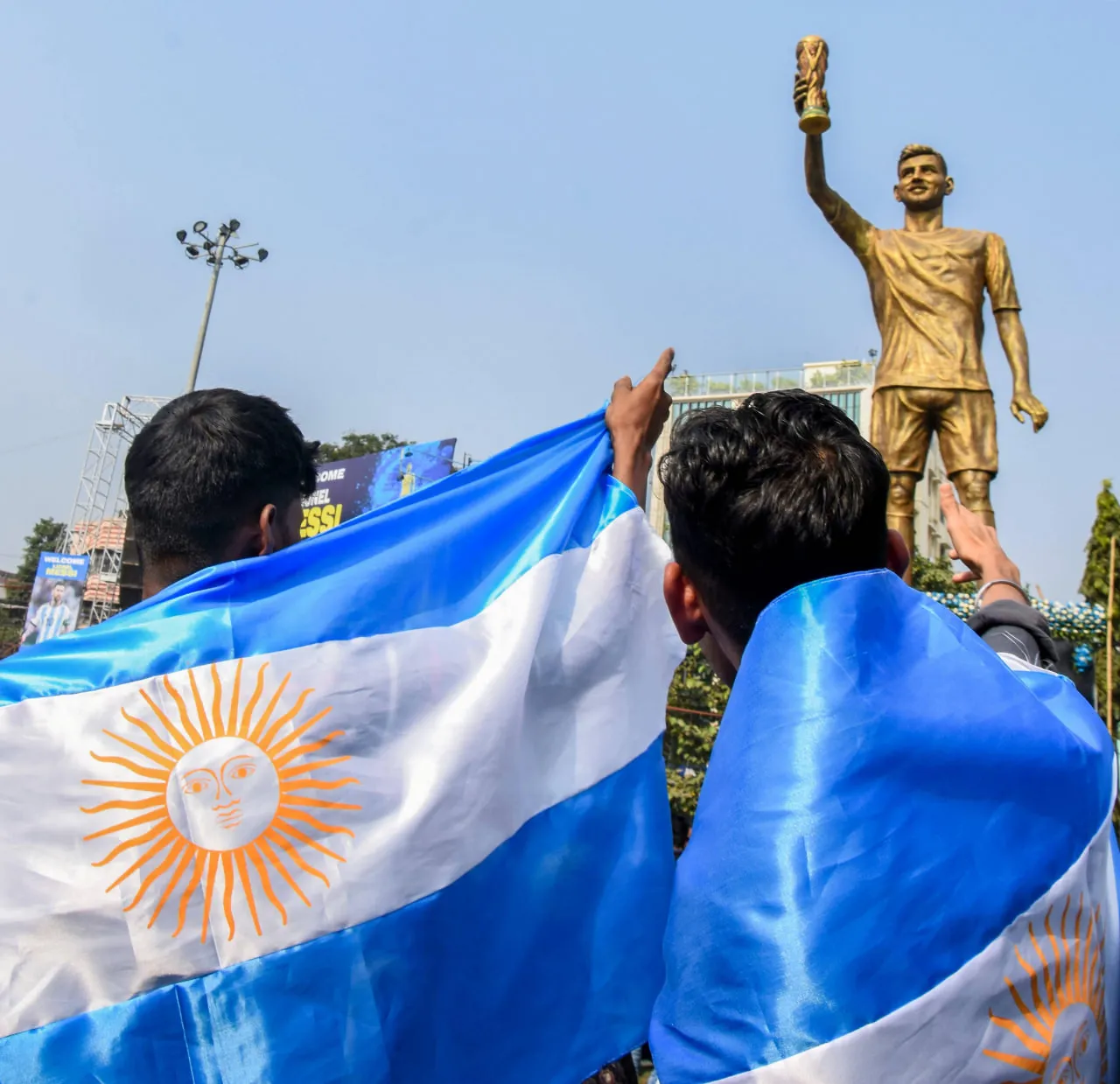 عکس | مجسمه مسی در هند برچیده شد!