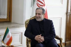 هشدار قاطع عراقچی به آمریکا درباره تنگه هرمز