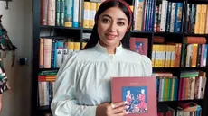 پیام لامین یامال به دختر نوازنده بوشهری؛ فوتبال به رونمایی یک کتاب موسیقی رسید