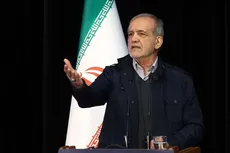 پزشکیان در ملاء عام تهدید به قتل شد