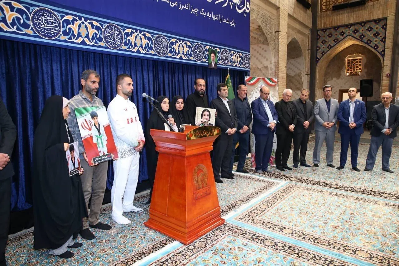 در جوار حرم امام رضا(ع)؛ اهدای پرچم متبرک شده ایران به کاروان اعزامی ناگویا