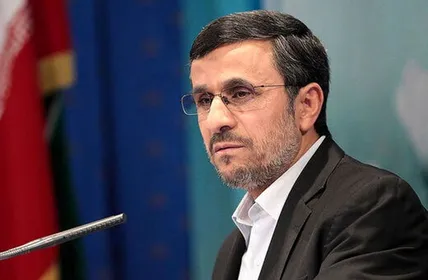 محمود احمدی‌نژاد در مراسم تشییع رهبر شهید انقلاب حاضر شد